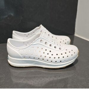 Native Size 7 White Perforated Water Shoes